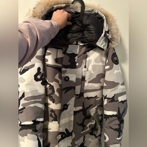 Selling Black Label Canada Goose Parka Chateau Size S